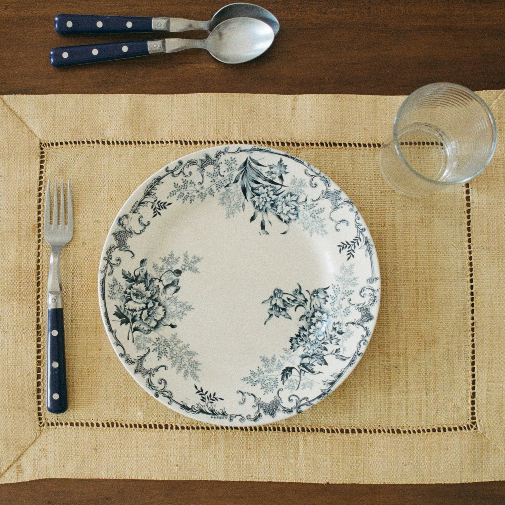 empty plate for low energy availability for athletes