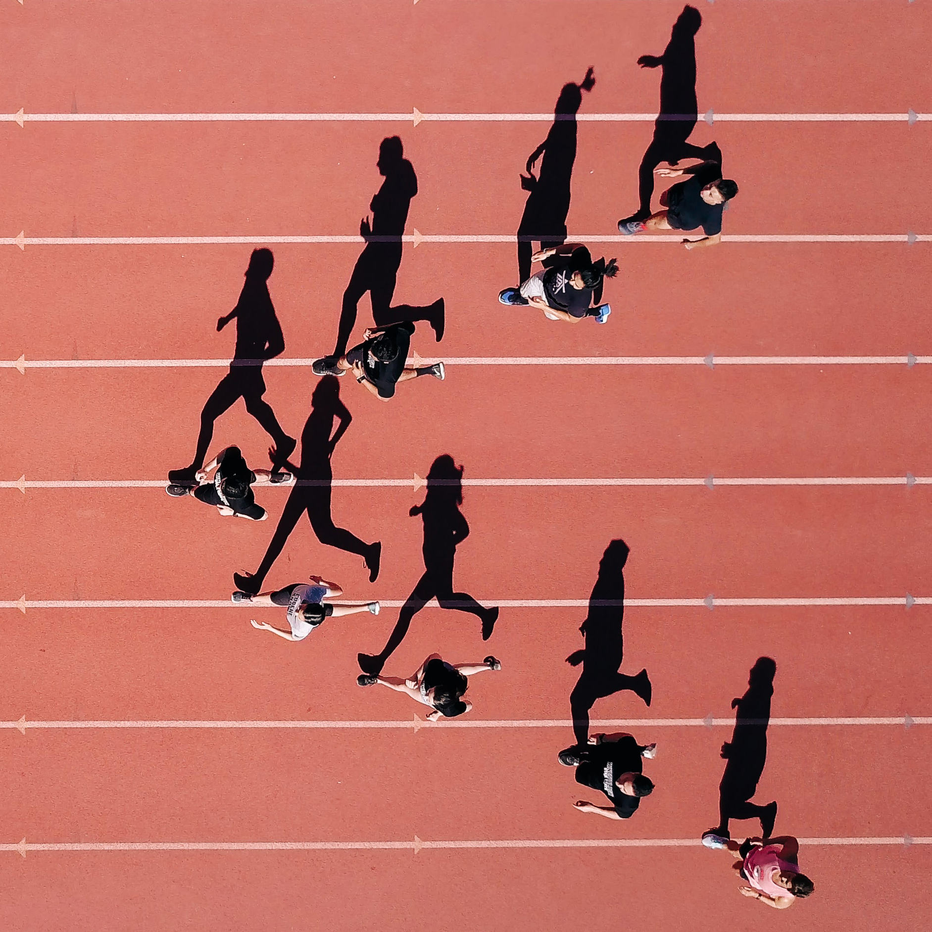track runners running
