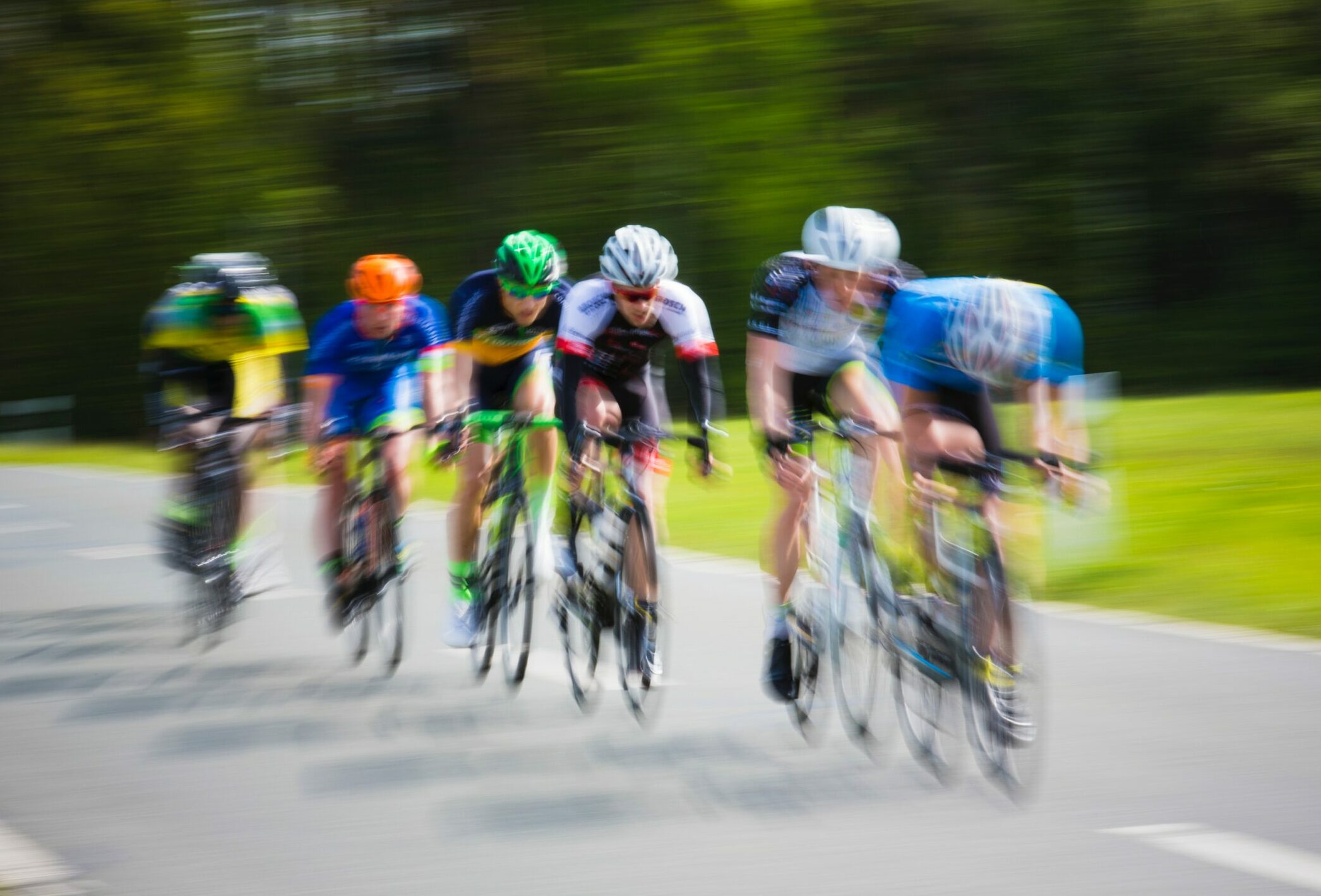 cyclists racing, high-intensity training, sprinting, blur