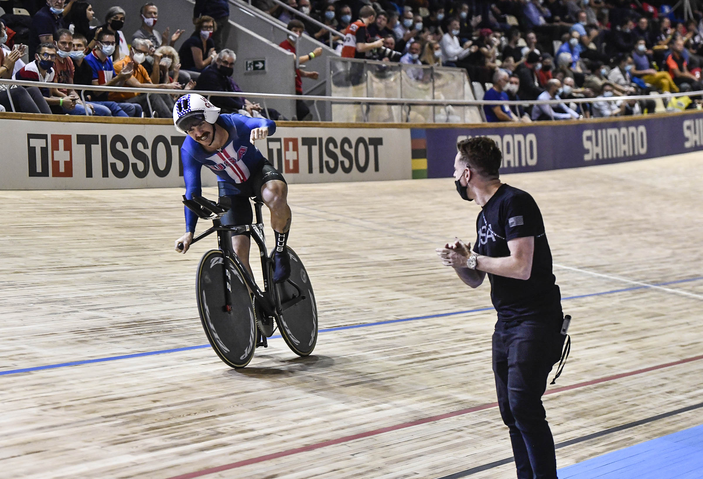 Ashton Lambie wins individual pursuit world title