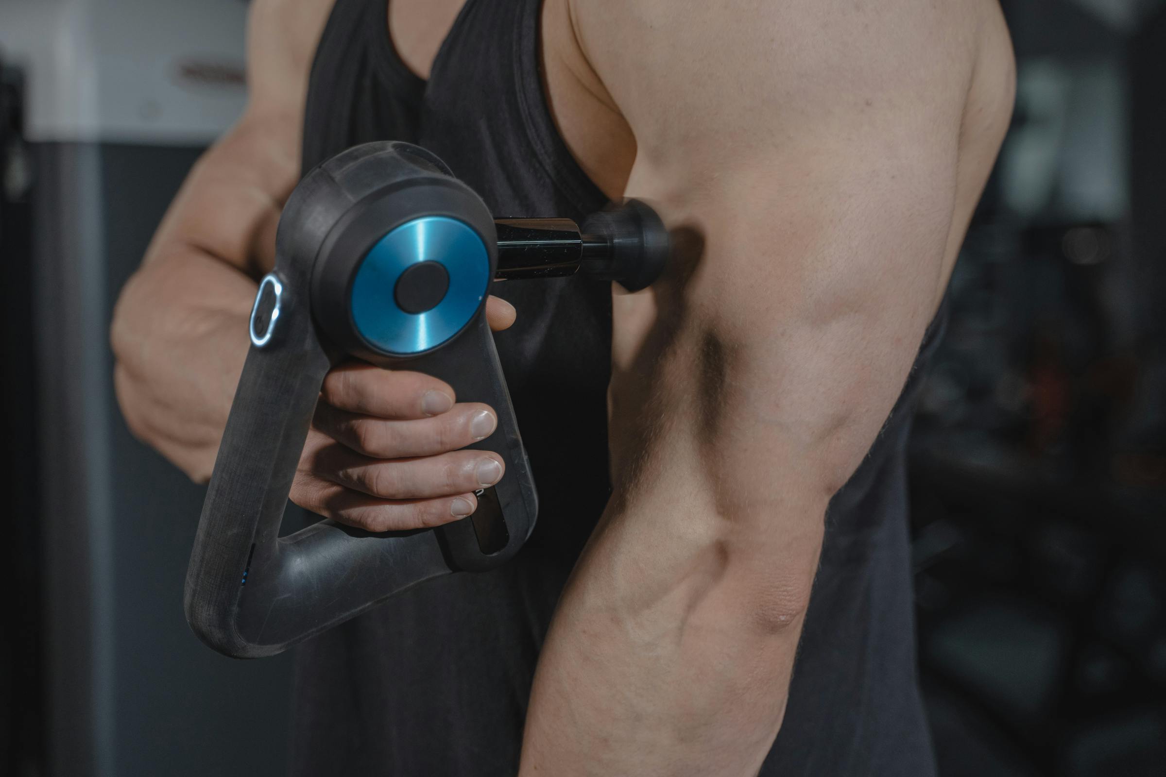 athlete using a percussive massager